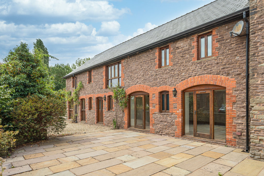 Front Elevation and Courtyard- click for photo gallery